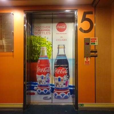Ambient Media πλοίου ασανσερ Coca Cola