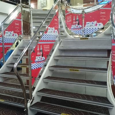 Ambient Media κεντρικές σκάλες πλοίου Coca Cola
